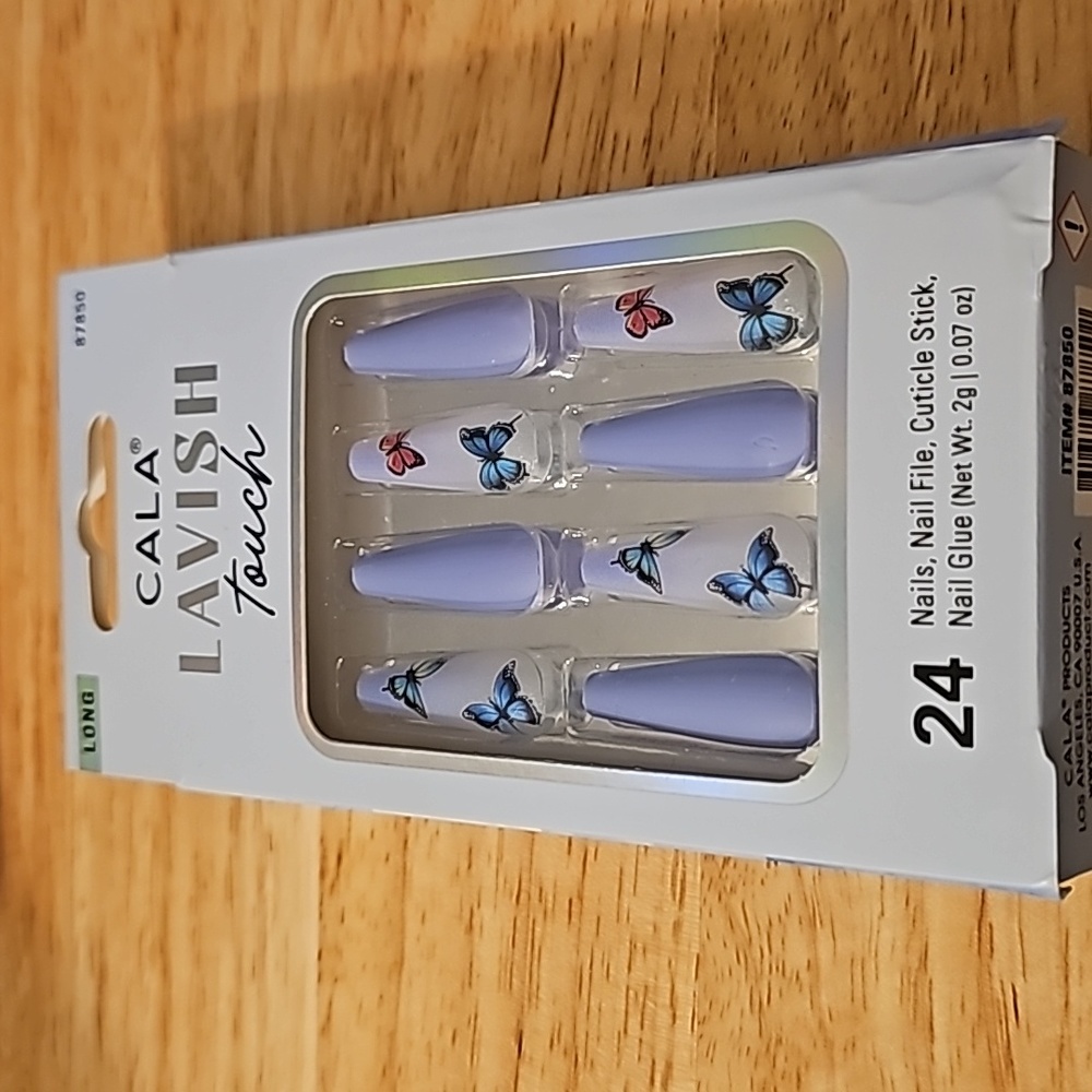 Press on nails